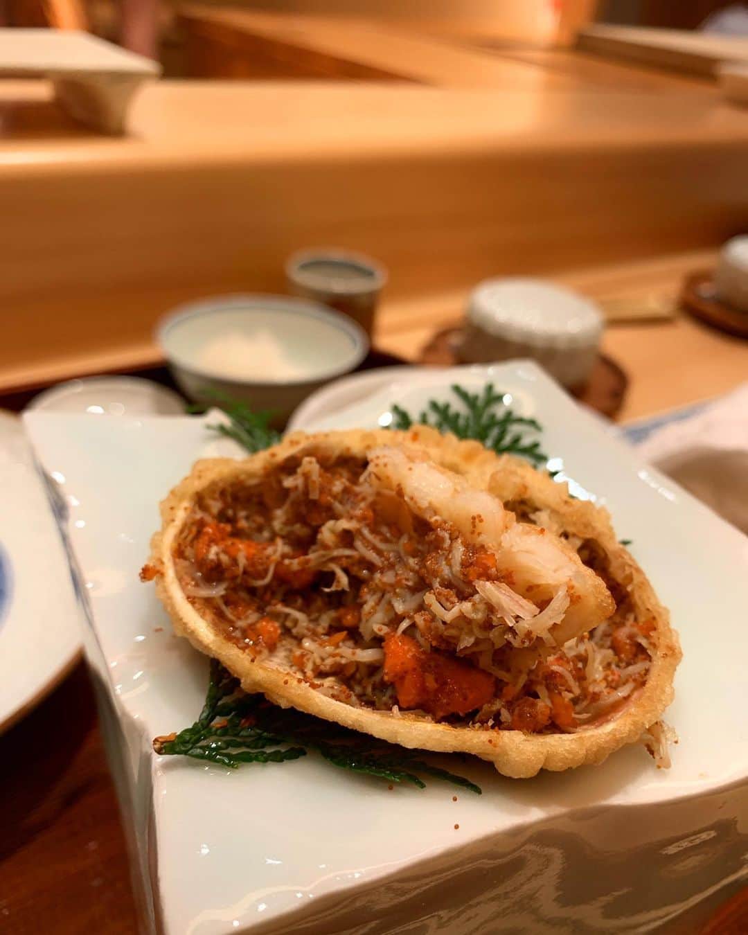 濱野りれさんのインスタグラム写真 - (濱野りれInstagram)「-— Tempura #Takiya that I want to go to four times a year to enjoy the taste of the seasons. Let's check the more 'Takiya' world uploaded to my story💋 You cannot find this innovative tempura restaurant anywhere in Tokyo! -— 季節の味覚を楽しみに年に4回は絶対来たい'たきや'さん❤️ ここ以上の革新的な天ぷら屋さんはどこにもないよーー🥺💓ムービーはストーリーに載せるね☺️ -— #rirelog#takiya#tempura#tenpura#azabujubantakiya#Azabujuban#tokyofoodie#tokyofoodies  #japanesefoods#japanesefoodlover#tokyoeats#tokyogourmet#tokyojapan#eatlover#美食#日本#天ぷら#日本食#麻布十番グルメ#麻布十番たきや#予約困難店#たきや」12月15日 19時01分 - riregram