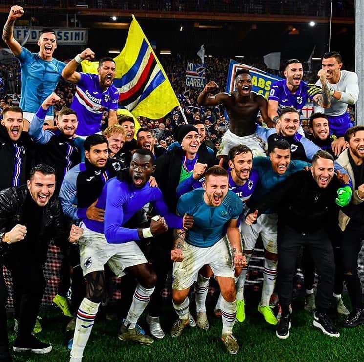 エミリオ・アウデロさんのインスタグラム写真 - (エミリオ・アウデロInstagram)「Quei colori magici... Alè la Samp!!! 😁🔵⚪️🔴⚫️⚪️🔵 #derbydellalanterna #forzasamp #happiness #together #stepbystep」12月15日 19時02分 - emil_audero