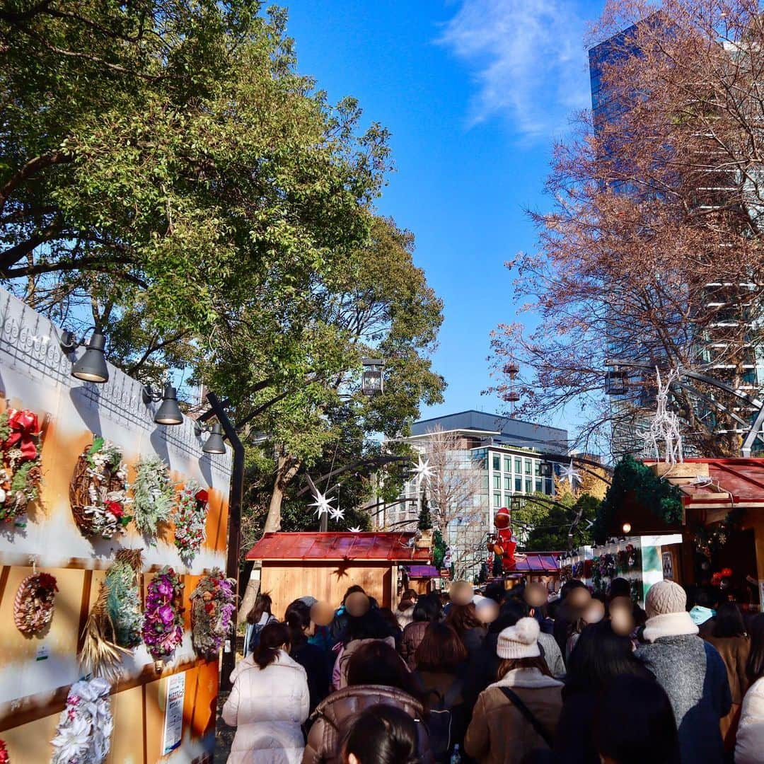 DJ YURiAさんのインスタグラム写真 - (DJ YURiAInstagram)「Christmas market🎅🏻🎄﻿ ﻿ ﻿ ﻿ #baby #babygirl﻿ #christmasmarket﻿ #クリスマス﻿ #生後7ヶ月﻿ #赤ちゃんのいる生活﻿ #赤ちゃんとママ ﻿#🎄 #楽しかった #サンタさん来るかな #0歳のクリスマスプレゼント #悩ましい」12月15日 19時13分 - djyuria