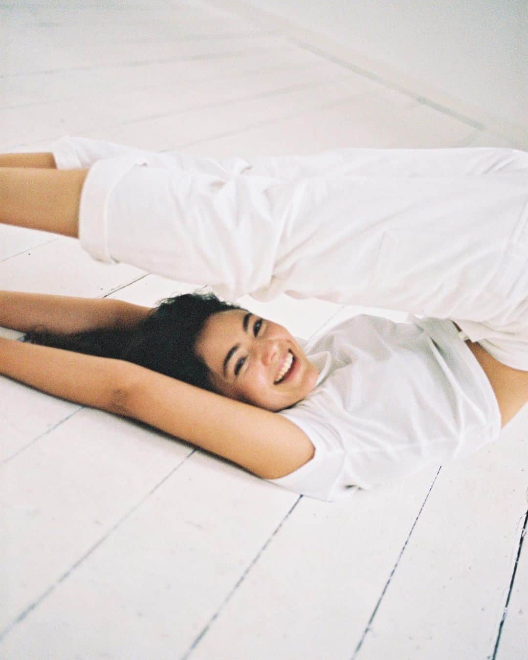 Amelia Zadroのインスタグラム：「Dimanche un ou deux ?」
