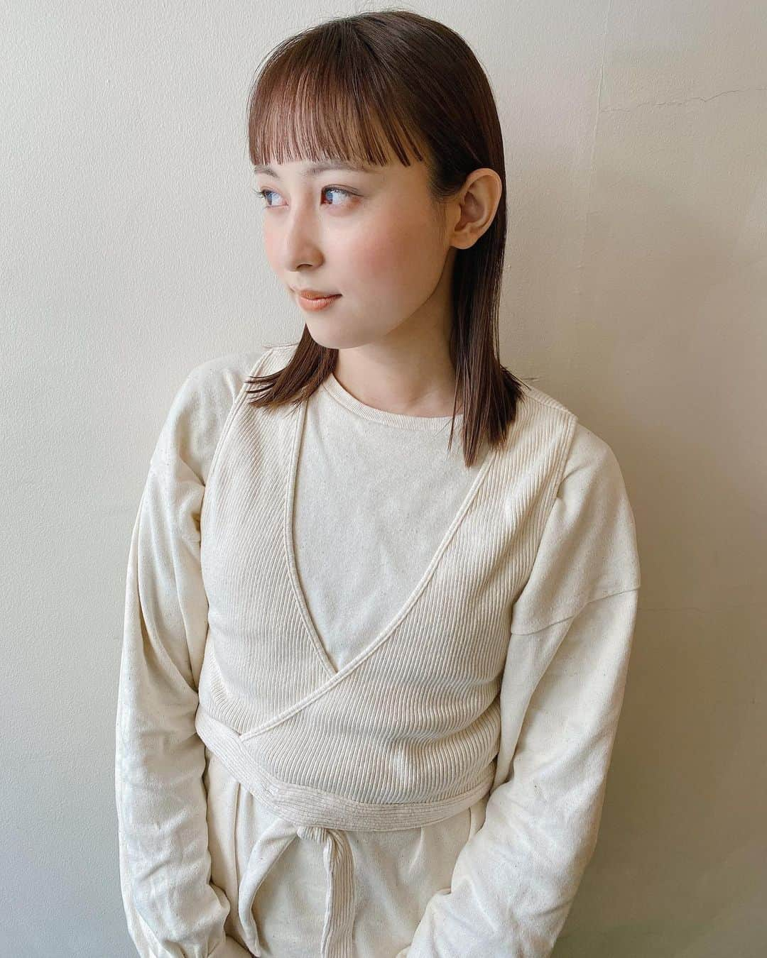 金子真由美さんのインスタグラム写真 - (金子真由美Instagram)「* hair cut * 大好きな @tmc516 ちゃん🧡🧡 * #かねこアレンジ #ヘアカット #切りっぱなし #ブラントカット #ミディアムヘア #切りっぱなしロブ #ワンレン」12月15日 19時20分 - kanekomayumi12