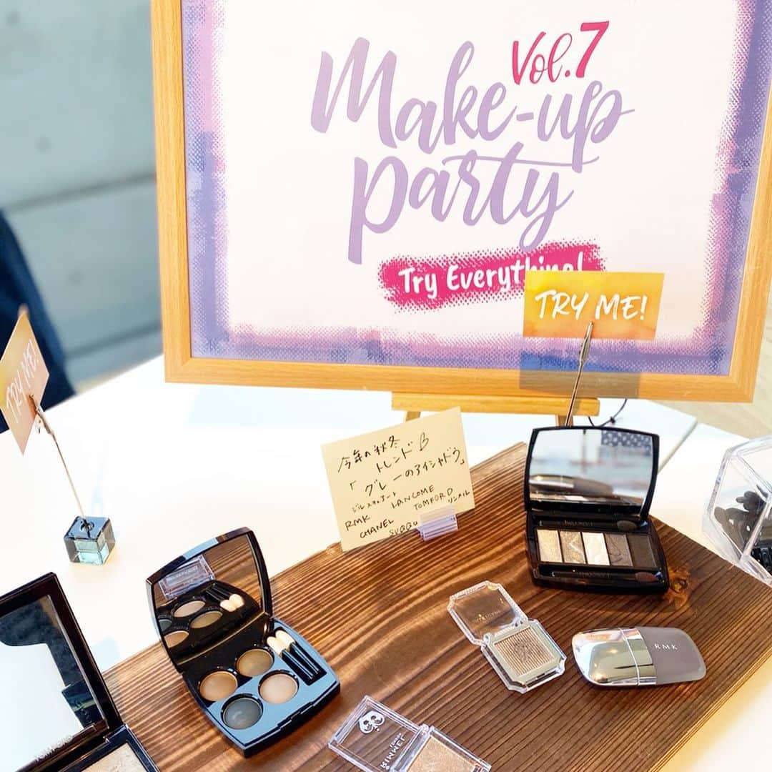 長井かおりさんのインスタグラム写真 - (長井かおりInstagram)「Make up Party vol.7﻿ 〜Try Everything〜﻿ レポート①﻿ ﻿ 7年目の、メイクアップパーティ！無事に開催することができました！﻿ 午前・午後の部を合わせて130名の方に﻿ ご参加いただきました😘﻿ ありがとうございました！！﻿ ﻿ 今年はとにかく、たくさんのコスメを試して、﻿ 新しい色との出会いの場に、していただきたかったので、タッチ＆トライスペースを拡大❗️﻿ みなさまに、たくさんご利用いただきました💋﻿ ﻿ もちろんメイクデモも😍﻿ モデルは @chikunimegumi ちゃん♡﻿ (可愛いすぎて会場ざわざわ😂)﻿ カラーメイクの楽しさをお伝えしました(^ ^)﻿ ﻿ つづく  #MUP #MUPvol7 #メイクアップパーティ #メイクアップパーティー #長井かおり主催イベント #自主主催 #メイクイベント #メイクショー #美容イベント #ビューティーイベント #カラーメイク #メイクアップ #makeup﻿ ﻿」12月15日 19時28分 - kaorimake