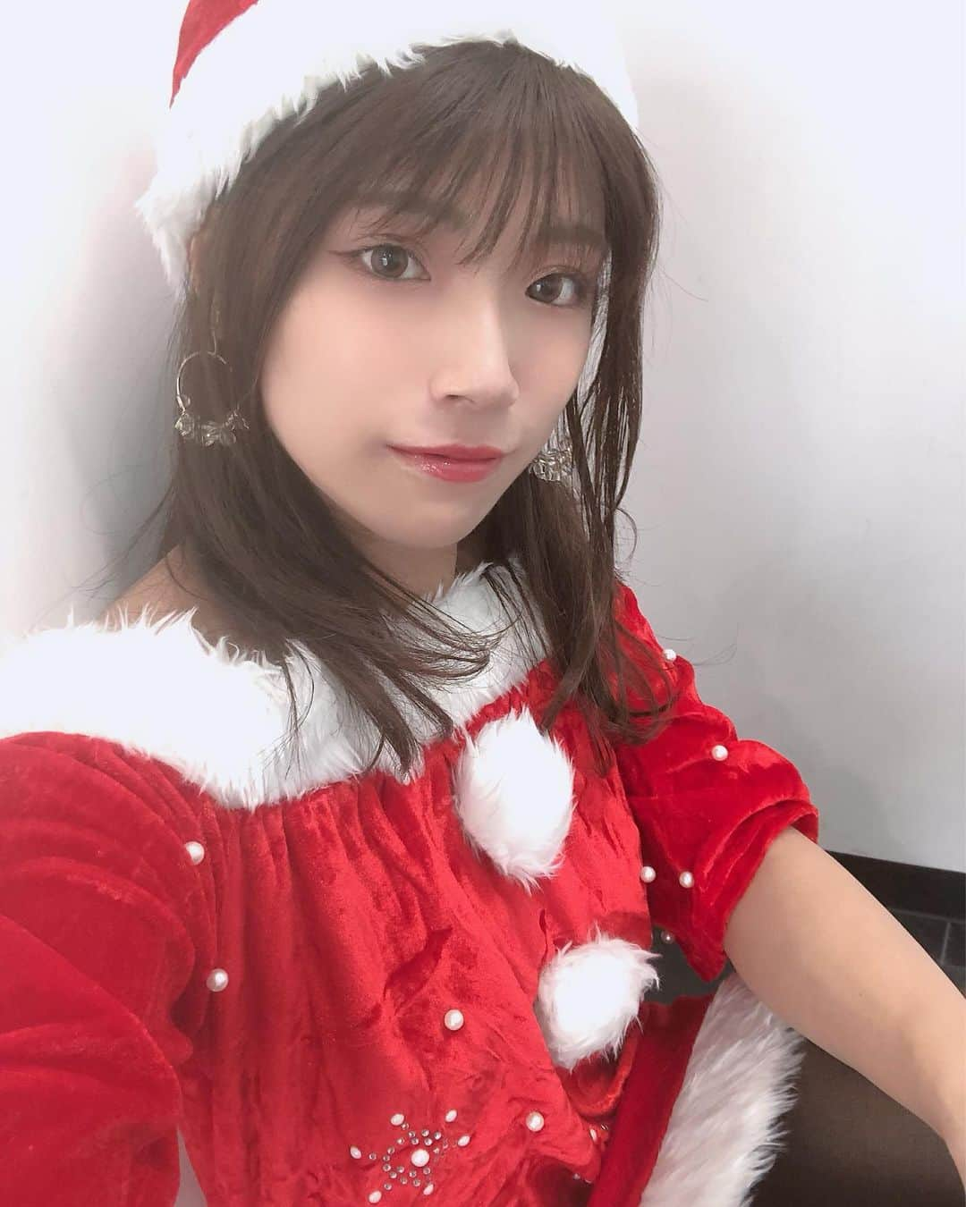 福山あさきさんのインスタグラム写真 - (福山あさきInstagram)「. . 昨日はクリスマスイベントありがとうございました！去年はトナカイで、今年はサンタ姉になりました🎄🎁🎅🌟 . ビンゴ大会とプレゼント交換楽しかった！今年最後のイベントも無事に盛り上がりましたな〜🥰 . . チェキもみんなとお話出来て楽しかったです！プレゼントも沢山ありがとうございます！大切に使わせて頂きます🥰 . . #クリスマスイベント #クリスマス #サンタコスプレ  #福山あさき #あさ姉」12月15日 19時52分 - fukuyama_asaki