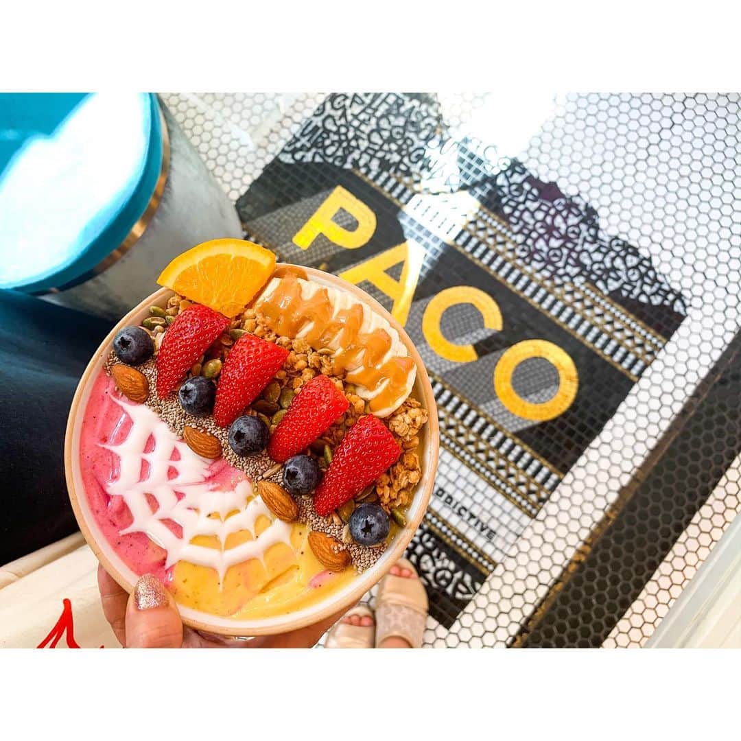 安蒜幸紀さんのインスタグラム写真 - (安蒜幸紀Instagram)「. . ✈Thailand . タイで可愛いお店を発見👀 アサイーボール専門のCafe『PACO』💓 . タイではアサイーボール専門店は結構見かけますが ここのアサイーボールはかなりカラフル🧚‍♀️ . 可愛い見た目なのに すべて果物の色なんです🥝🍓 . 1つでお腹いっぱい！ かわいい朝食でした🥣✨ . #タイ#バンコク#アサイー#アサイーボール#ピタヤ#カラフル#朝食#カフェ#PACO#タイ旅#旅行#旅好き#旅の思い出#タビジョ#Thailand#Trip#フリーアナウンサー#アナウンサー」12月15日 19時52分 - ambirusaki