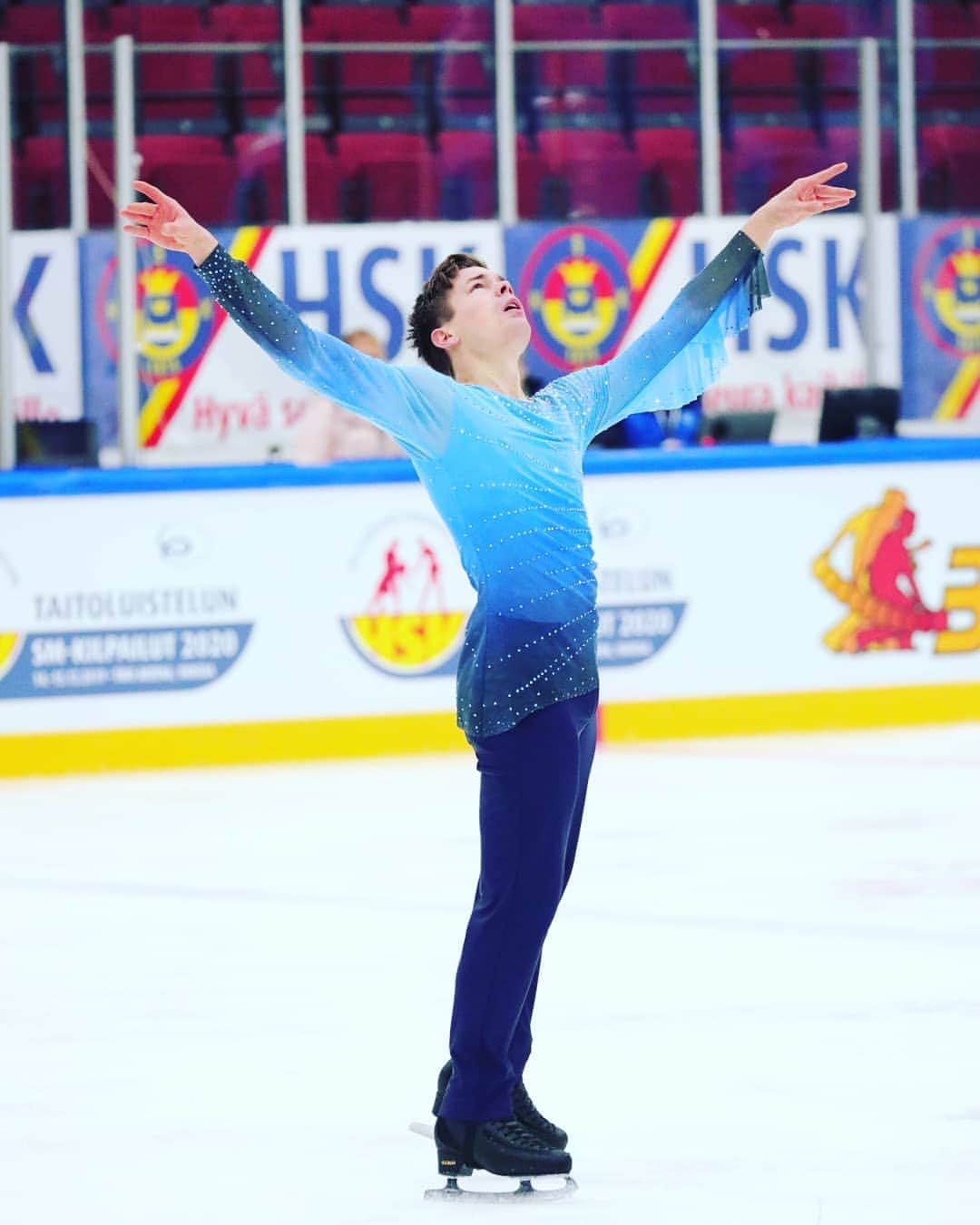 ヴァルター・ヴィルタネンのインスタグラム：「Yesterday started my 15th SM national championship as a senior skater. 🤩🇫🇮⛸️💯. I am really happy with my skate yesterday. Today it's time for free skate see you there. 💯🙏💪❄️ 📸@_jari_m  THANK you @adamsolya for this 2 amazing programs🙏💪 #taitoluistelu #figureskating#taitoluistelusm2020 #figureskater #johnwilsonblades #edeafamily #edeaskates #valttervirtanen#adamsolya#peurunka #teammayervirtanen #laukaanbetoniarena#skatingfinland」