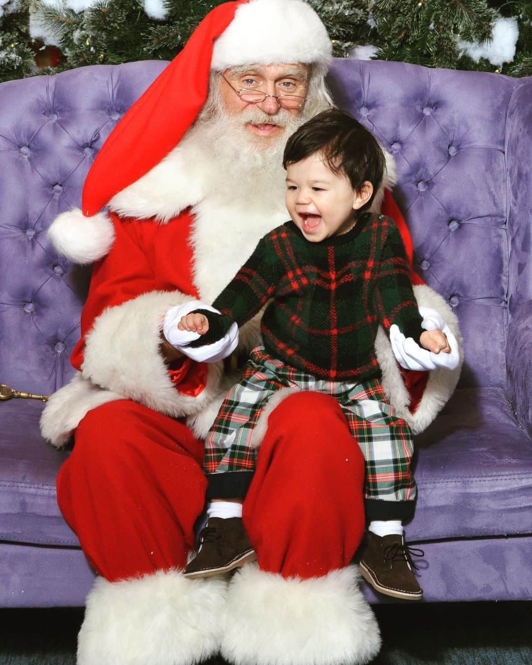 ミシェル・ブランチのインスタグラム：「Omg, it’s SANTA!!! 🎅🏻🎄」