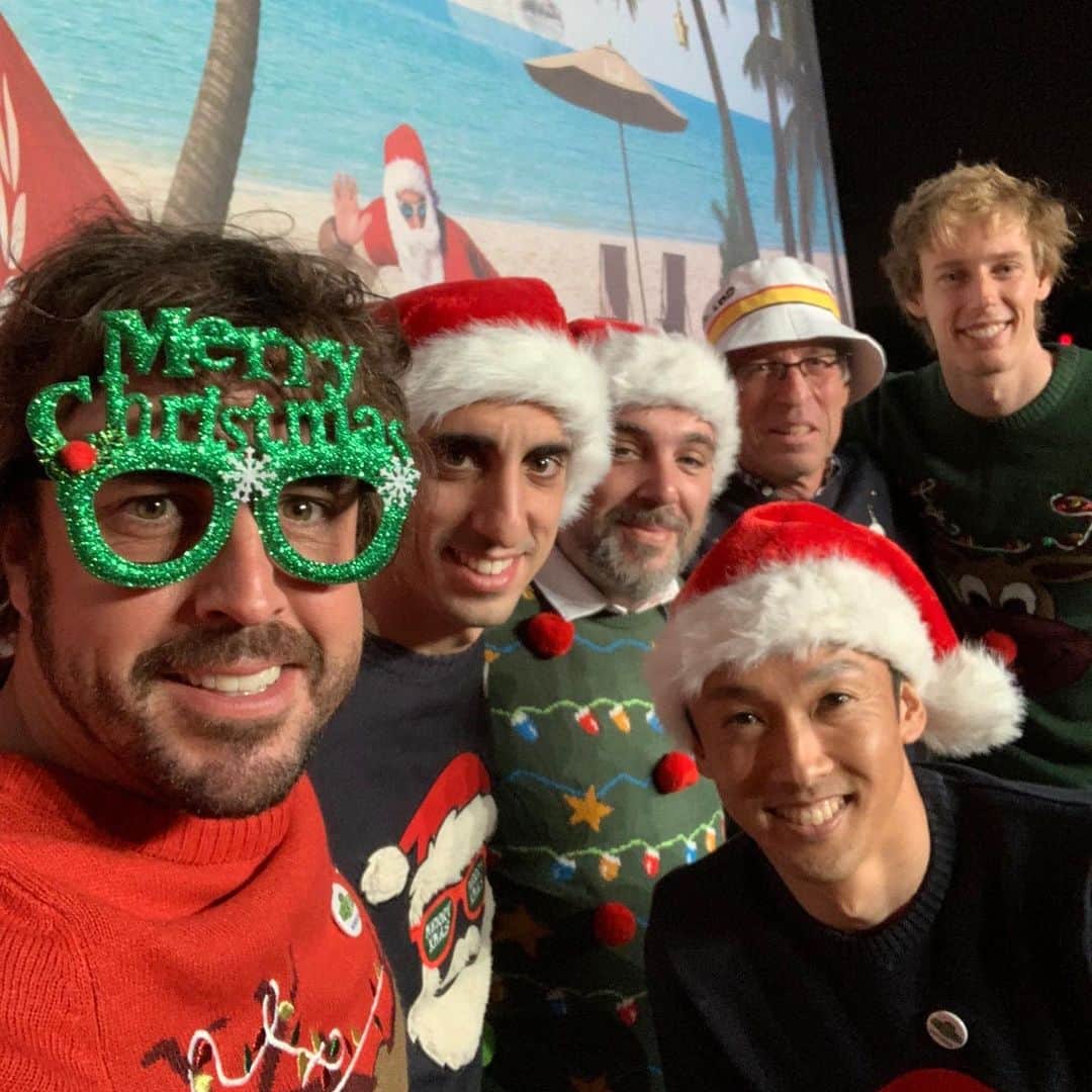 セバスチャン・ブエミさんのインスタグラム写真 - (セバスチャン・ブエミInstagram)「Christmas Party 🎉 here in bahrain 🇧🇭! @fernandoalo_oficial @brendon_hartley #kazuki @fiawec_official」12月16日 6時07分 - sebastien_buemi