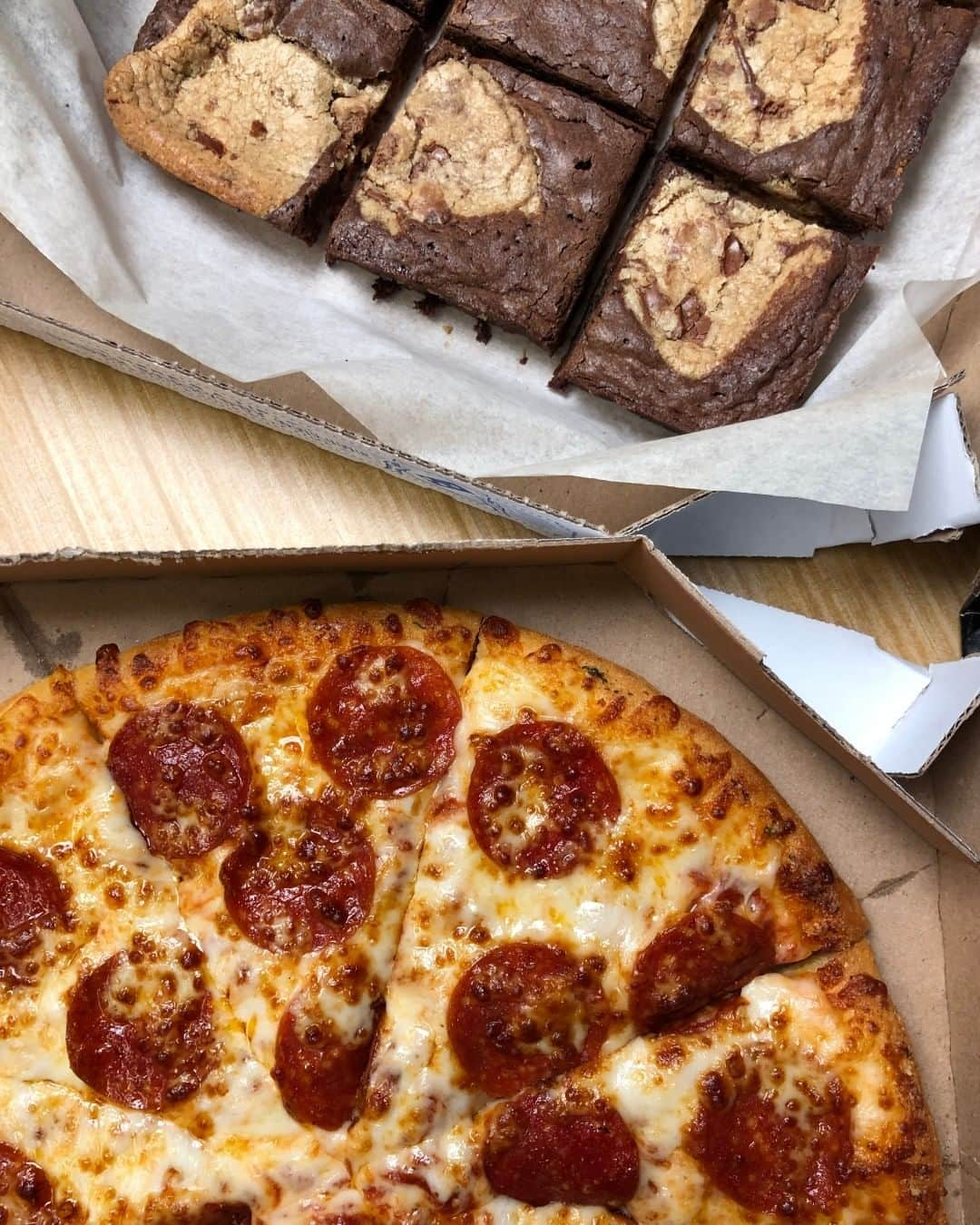 Domino's Pizzaさんのインスタグラム写真 - (Domino's PizzaInstagram)「It’s beginning to look a lot like… I’m ordering pizza for dinner tonight.」12月16日 6時30分 - dominos