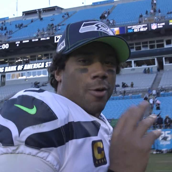 ラッセル・ウィルソンのインスタグラム：「Came back to NC and got a W! #GoHawks」