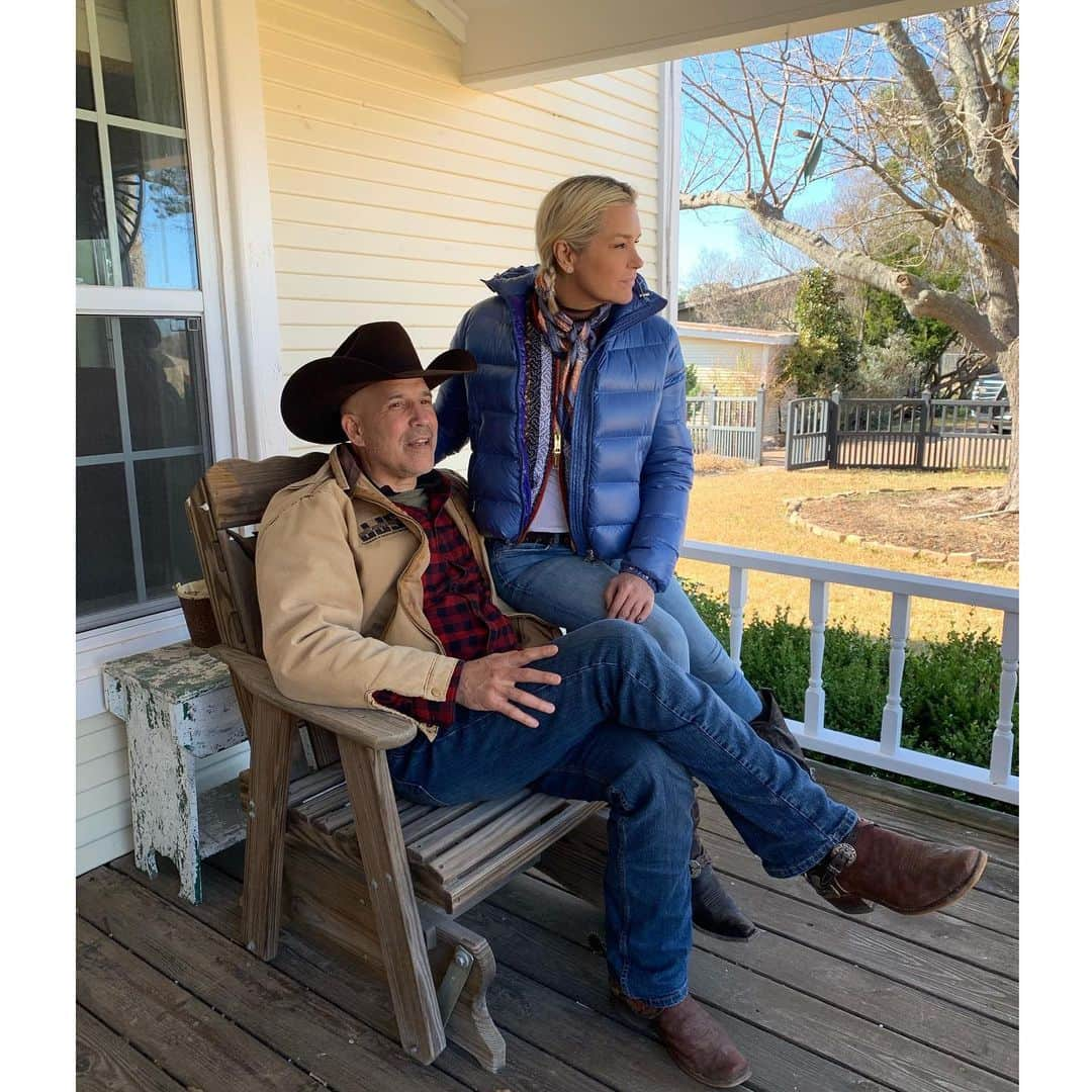 ヨランダ・ハディッドさんのインスタグラム写真 - (ヨランダ・ハディッドInstagram)「❤️Texas holdings with my cowboy......」12月16日 6時39分 - yolanda.hadid