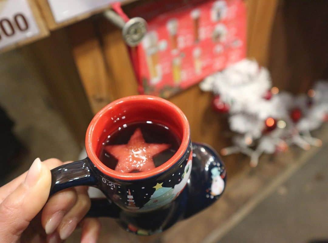 RENA さんのインスタグラム写真 - (RENA Instagram)「#TokyoChristmasmarket2019 . ファーマーズとかフェスとか、屋外イベント大好きだから、東京で毎年開催のクリスマスマーケット大好き❄️🎄 ． ドイツから来たクリスマスツリーと東京タワー、ミッドタウンに映る東京タワーとビルの夜景がとても都会を感じる🗼🌟 ． 前にサンディエゴから遊びに来たjoshやRickiと来て以来だから楽しかった✨毎年行きたいな♡ ． ． ． #tokyo #tokyotower #christmas #hotwine #christmasmarket #christmastree #sundaynight #roppongi #芝公園 #六本木 #クリスマスマーケット #クリスマスツリー #日曜日 #野外イベント #ワイン好き」12月15日 22時00分 - rena_flare