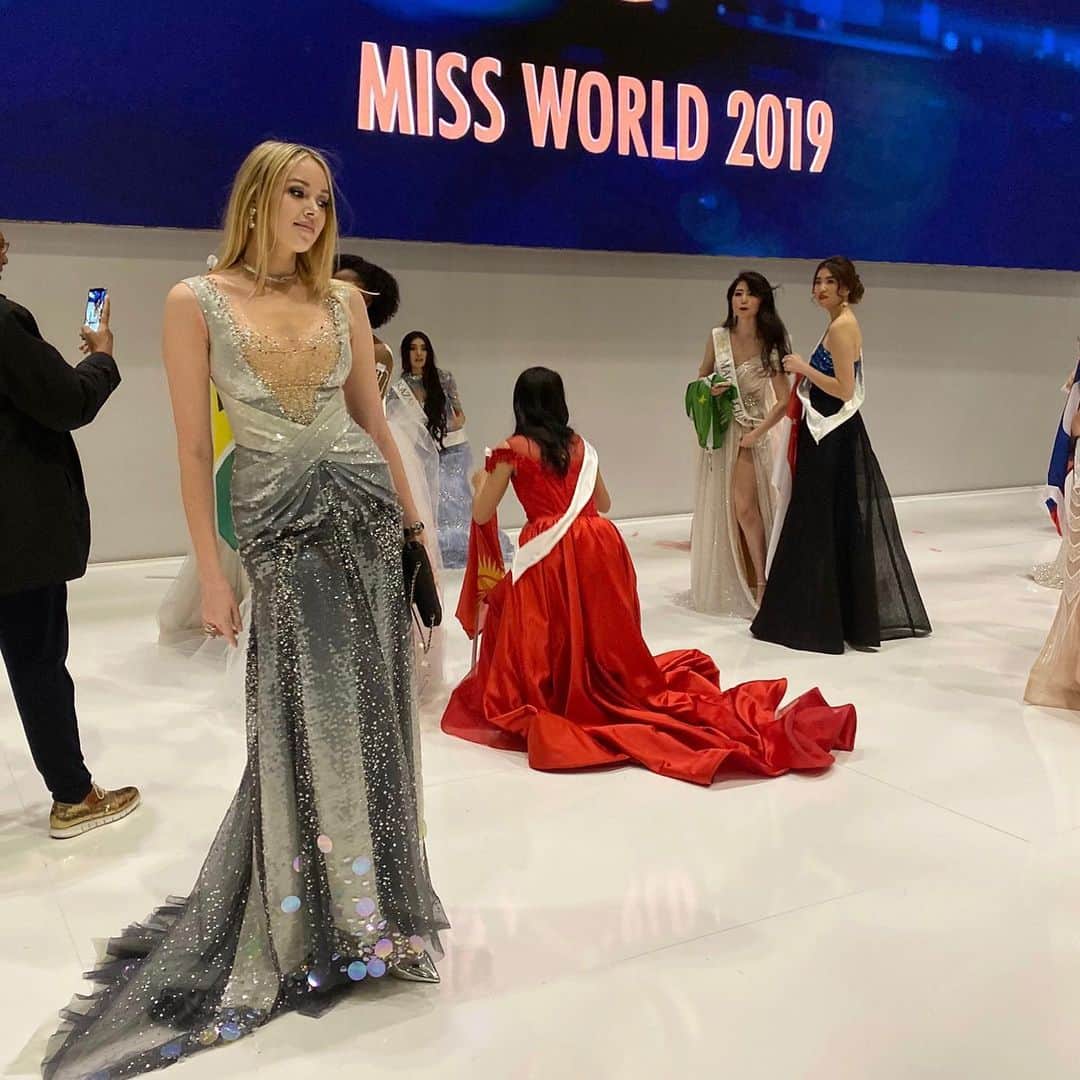 クセニア・カーノヴィッチさんのインスタグラム写真 - (クセニア・カーノヴィッチInstagram)「Miss World coronation ball yesterday night #missworld2019 #missworld」12月15日 21時54分 - kseniasukhinova