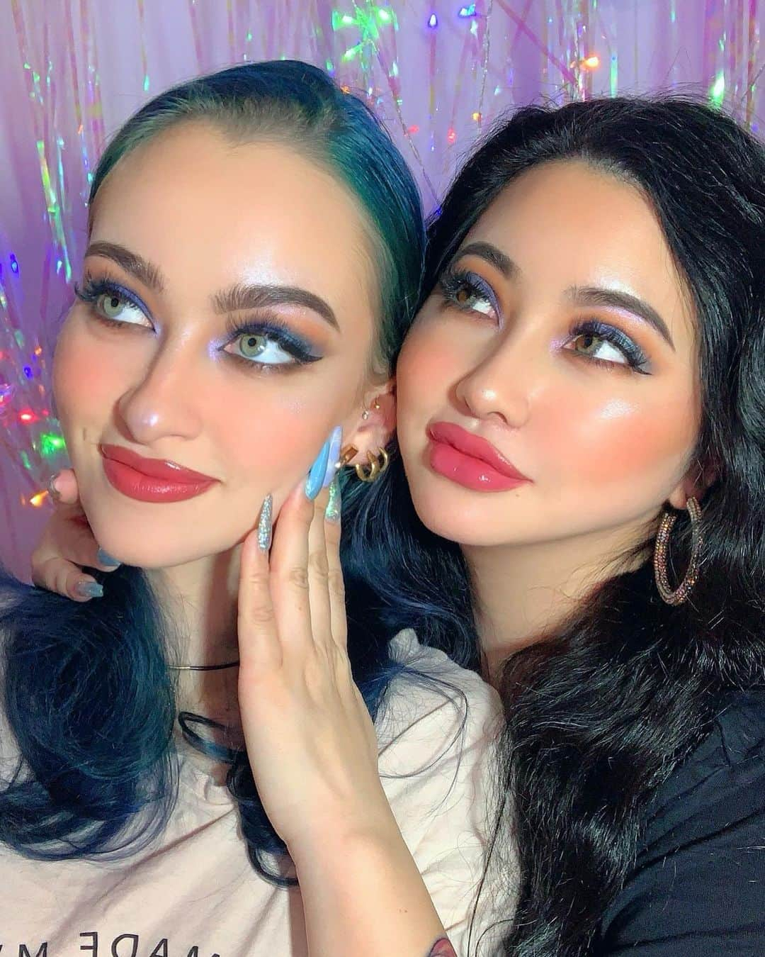 Aiさんのインスタグラム写真 - (AiInstagram)「💙💚⚡️ . . 大阪いる間は沢山会いたい🥺 大好きー！！！💙✨ #glammakeuplook #galaxymakeup #friends👭 #makeupfactory #juviasplace #bhcosmetics #colourpop #nyxcosmetics #kyliecosmetics #メイク好き #コスメ好き #海外コスメ #メイクレッスン #コスメオタク#プチプラコスメ #カットクリース #メイクテク」12月15日 21時58分 - ai_tinker_b