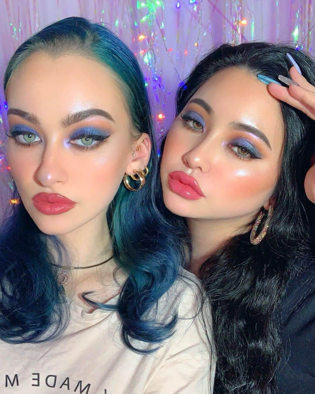 Aiさんのインスタグラム写真 - (AiInstagram)「💙💚⚡️ . . 大阪いる間は沢山会いたい🥺 大好きー！！！💙✨ #glammakeuplook #galaxymakeup #friends👭 #makeupfactory #juviasplace #bhcosmetics #colourpop #nyxcosmetics #kyliecosmetics #メイク好き #コスメ好き #海外コスメ #メイクレッスン #コスメオタク#プチプラコスメ #カットクリース #メイクテク」12月15日 21時58分 - ai_tinker_b