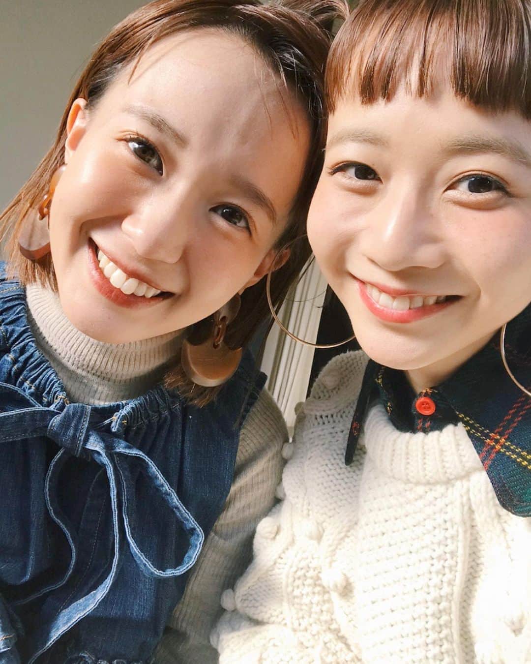 のインスタグラム：「いーーーーー日！！！ 幸せな日だった！ ありがとう！ 楽しくて楽しくてたくさん笑った♡ 久しぶりになっちゃんとイベントできて本当嬉しかったなぁ 2人のイベントにずっと来たかったんだと わざわざ各地方から足を運んでくれたり、想いを伝えてくれたり、感謝感謝です。 終始ほこほこでした。 良いお年を❤️ができて良かったです！ フリマまたやりたいねー！って話してたからまた開催するときはぜひ来てね。 買えなかった子ごめんよ🙏🏻😭 次はもっともっと服用意しておきます！！！ あぁ、良い日だった本当に来てくれてありがとう❤️ #みとしばフリマ #mitoshibafreemarket」