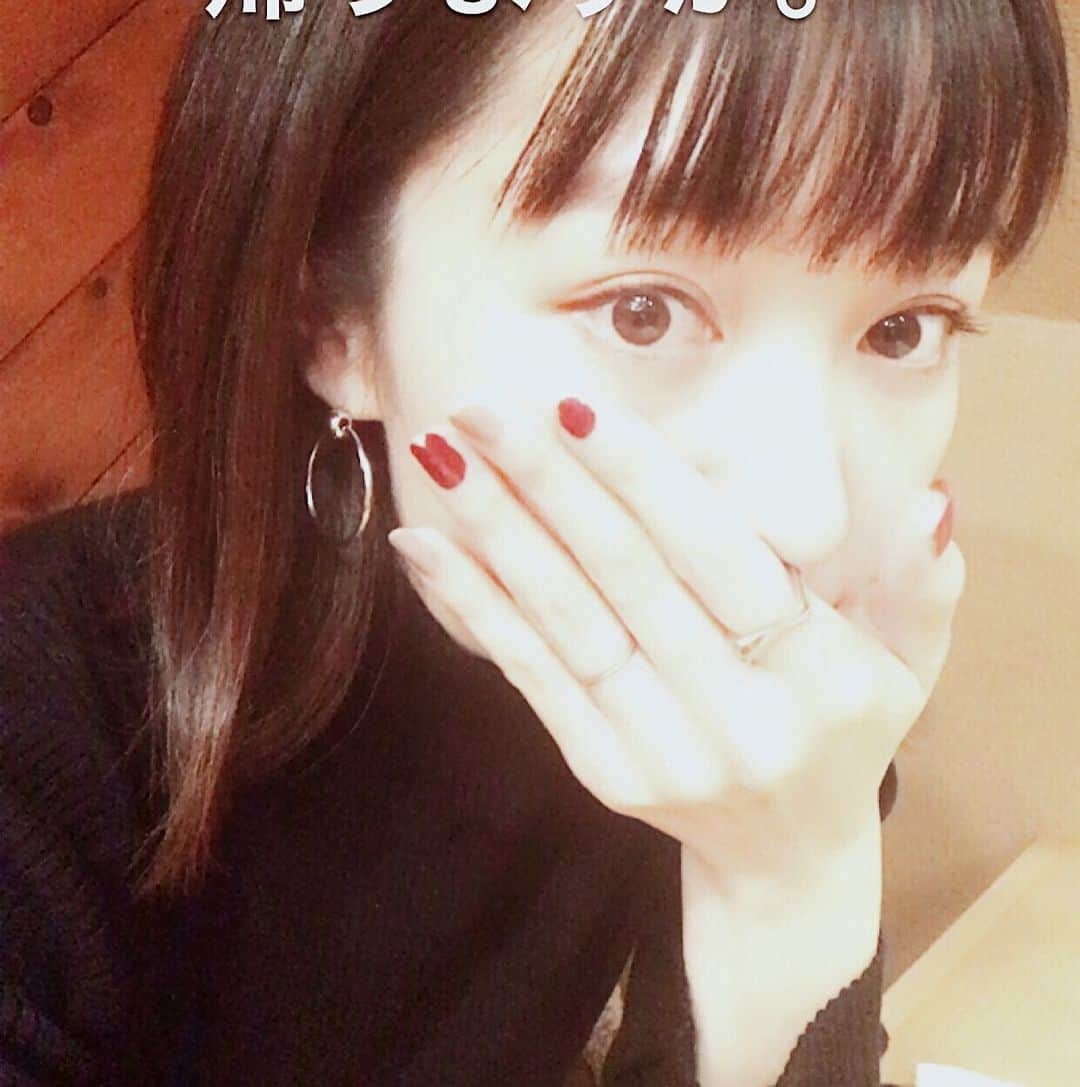 二瀬里子のインスタグラム：「久しぶりに前髪も作りたいようなー🙄 ショートにもしたい♡ #悩む」