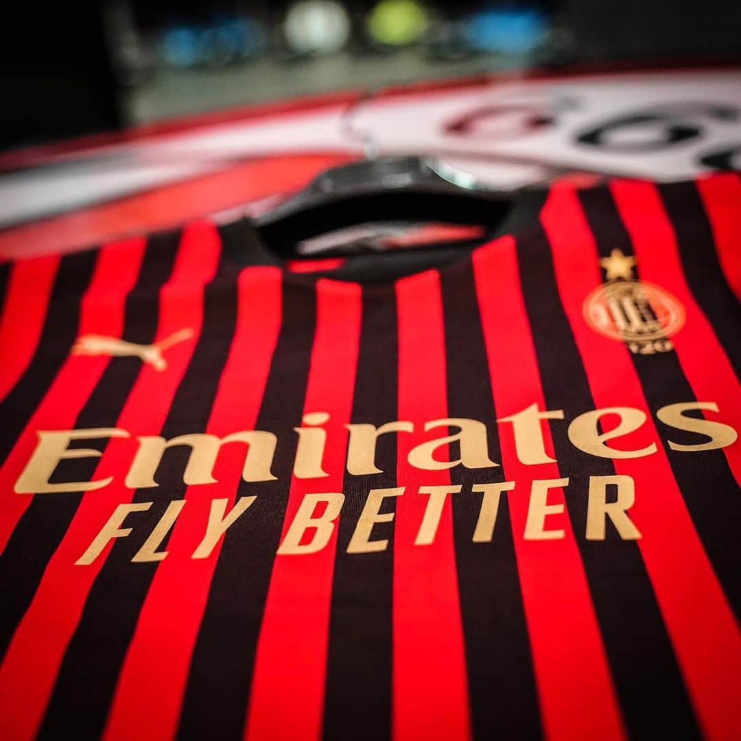 ACミランさんのインスタグラム写真 - (ACミランInstagram)「😍 Our special jersey for a special day! 🔴⚫ #Passion120 #SempreMilan #MilanSassuolo」12月15日 22時10分 - acmilan