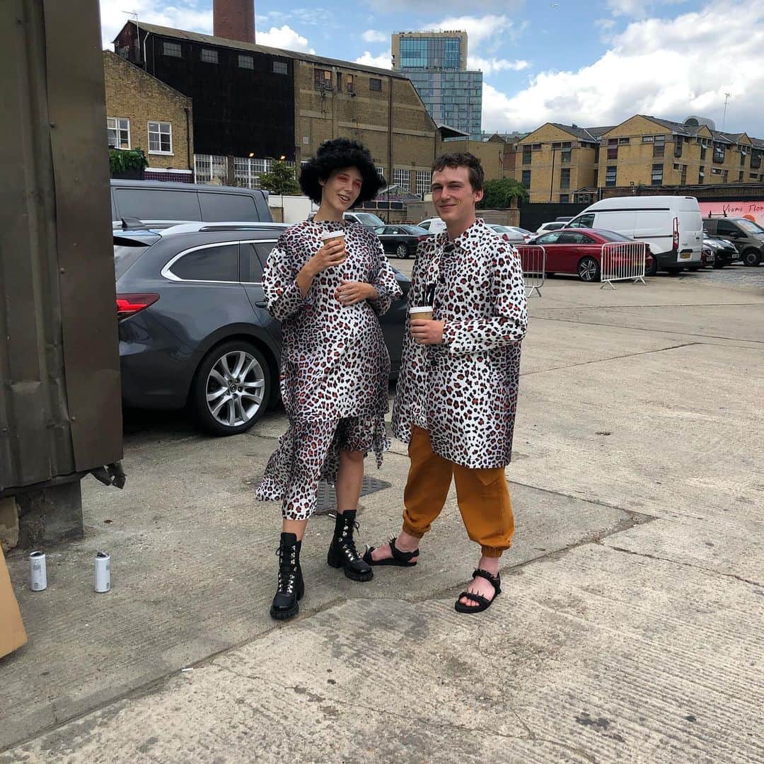 Marques Almeidaさんのインスタグラム写真 - (Marques AlmeidaInstagram)「Throwback to our party in the summer 💜🖤 shop the season online at marquesalmeida.com 🧡💛 planning the next one :)」12月15日 22時11分 - marques_almeida