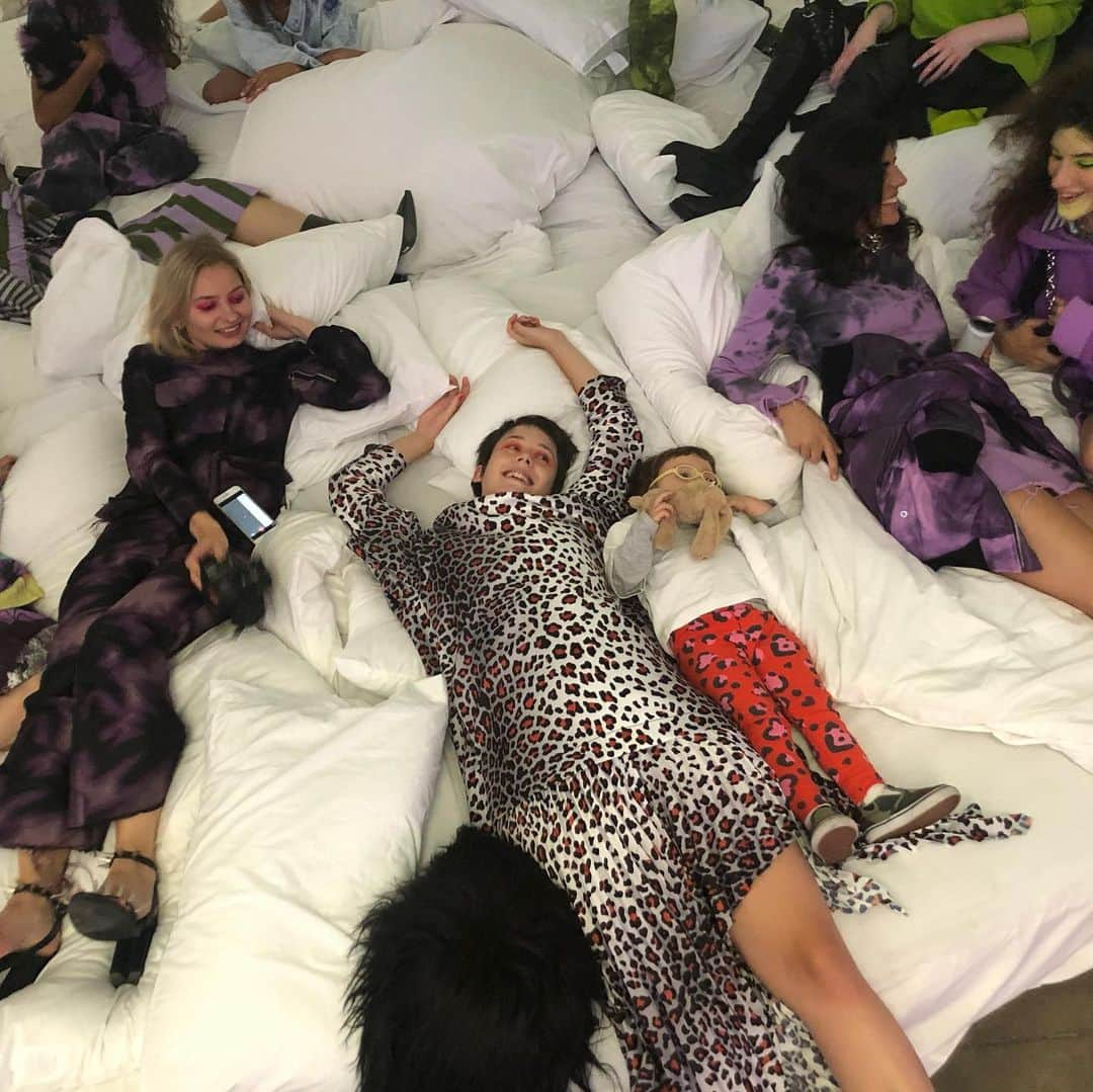 Marques Almeidaさんのインスタグラム写真 - (Marques AlmeidaInstagram)「Throwback to our party in the summer 💜🖤 shop the season online at marquesalmeida.com 🧡💛 planning the next one :)」12月15日 22時11分 - marques_almeida