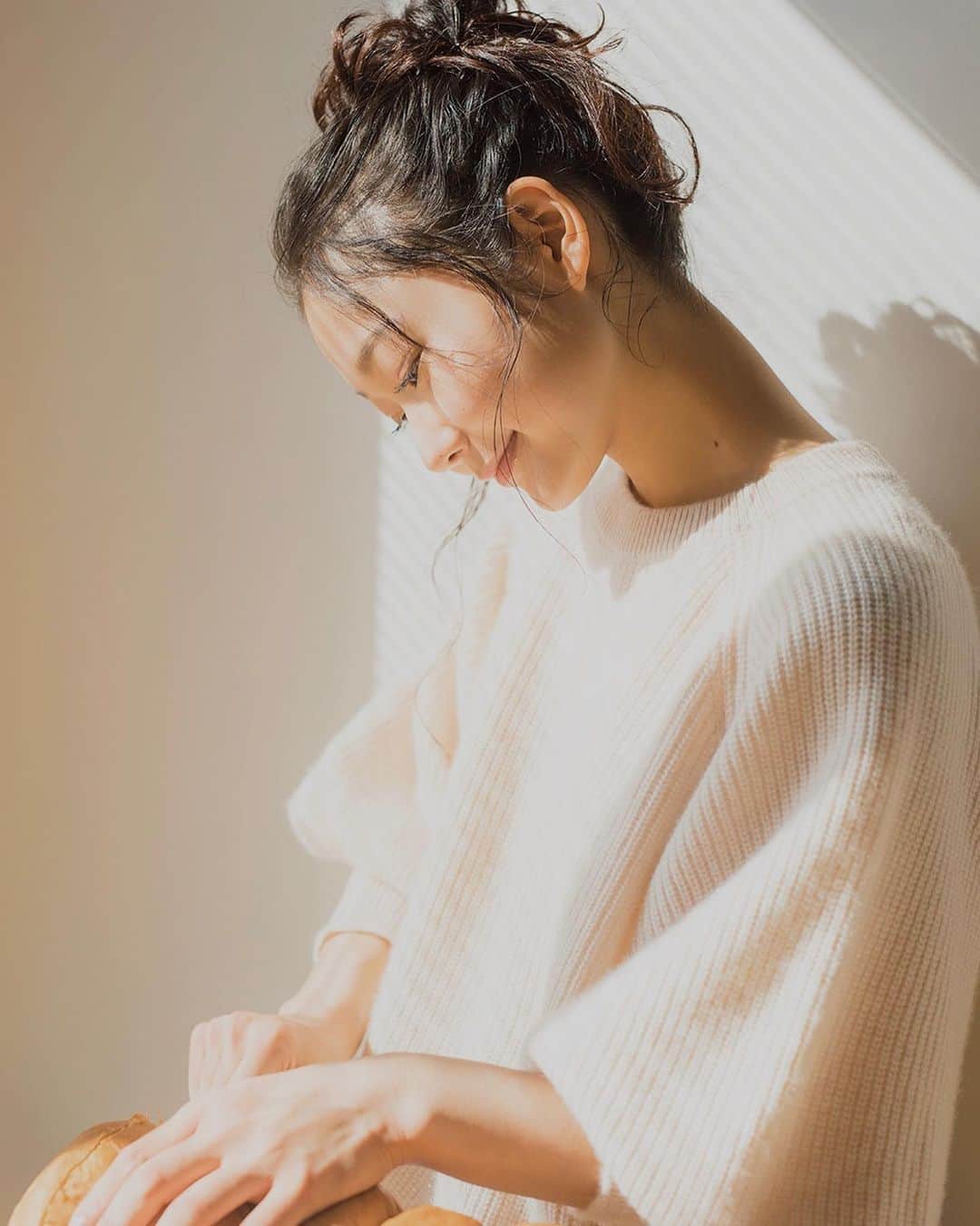斎藤なりのインスタグラム：「わたしは光をにぎってる🌲」
