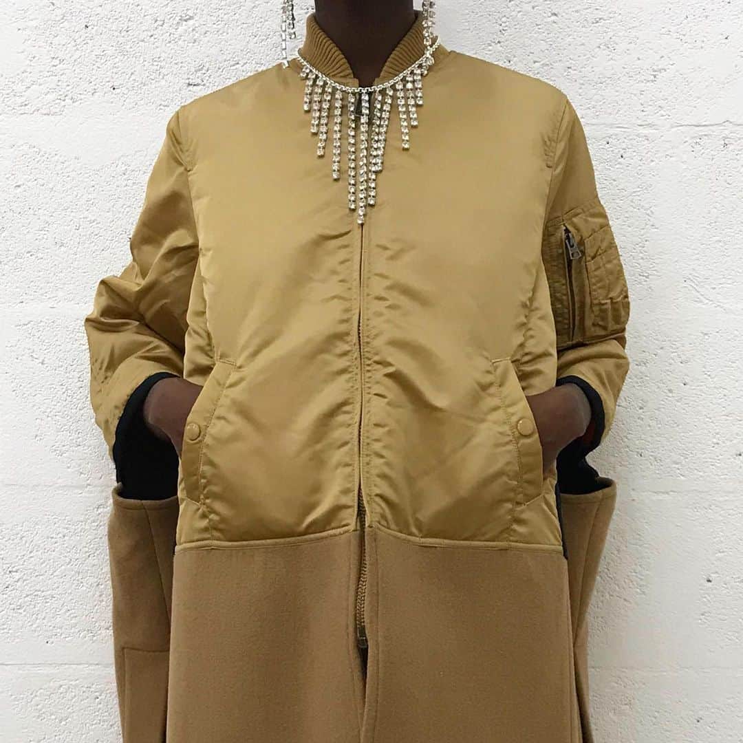 のインスタグラム：「LUTZ CAPE BOMBER ⚡️ - - - - - #lutzhuelle #capebomber #bomberjacket #alphaindustries #bomber」