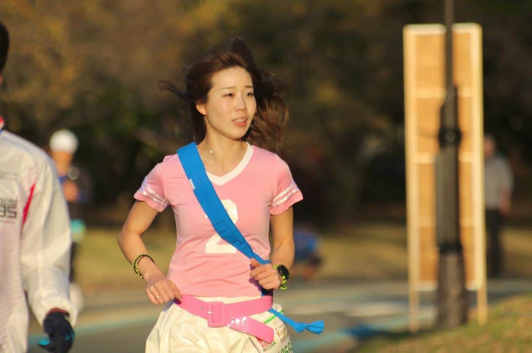 中橋舞さんのインスタグラム写真 - (中橋舞Instagram)「.﻿ 走ることが好きで好きでたまらない🏃‍♀️💨💕﻿ なんでこんなに走ることが好きなのかな﻿ ﻿ 楽しくて4周したリレマラはドンドン速くなっちゃった❤️﻿ ﻿  走る仲間に感謝 thanksチアーズ #まいrun #走ることが大好き #running #ランニング #runner﻿ thanks #しげスポ」12月15日 22時14分 - mai_nakahashi