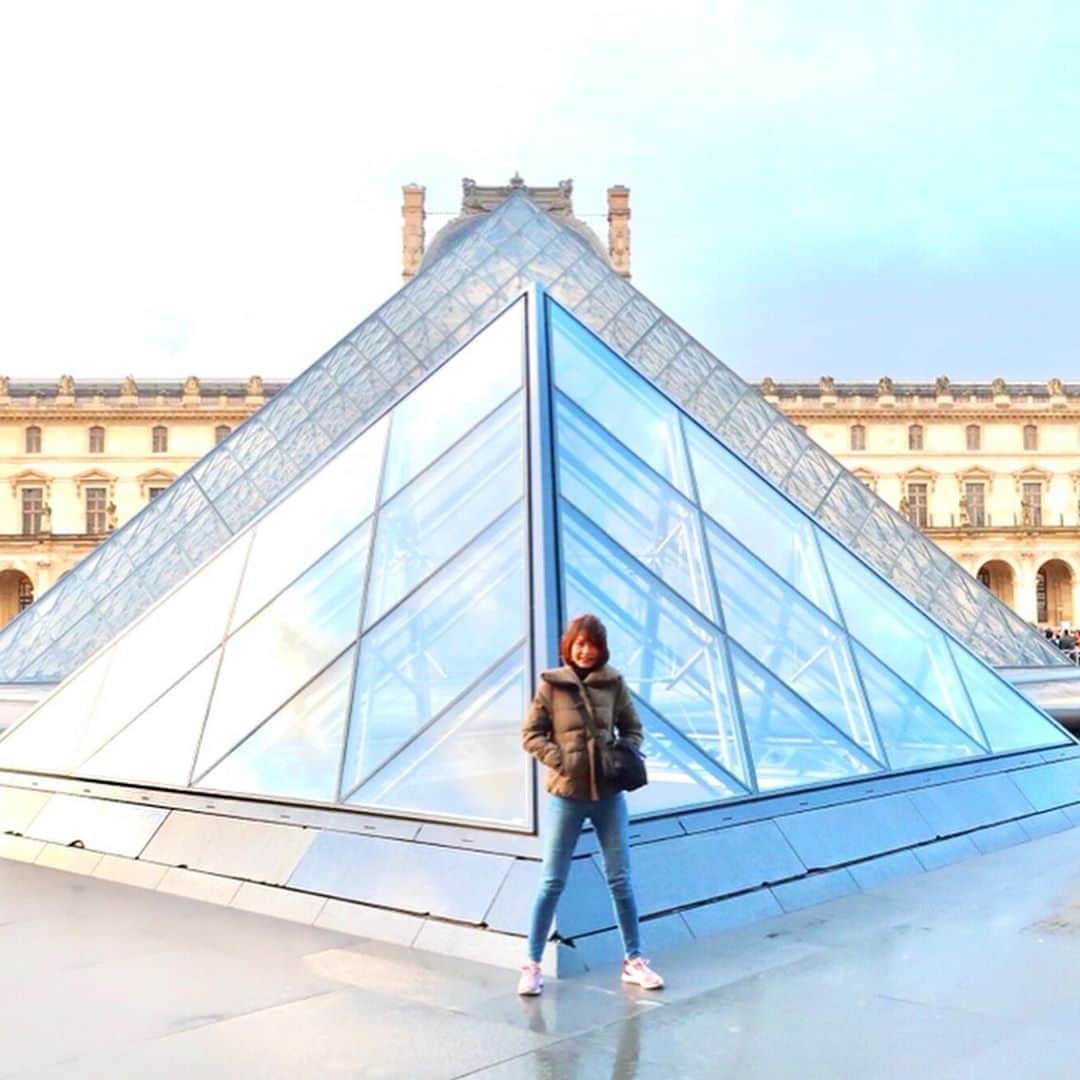 ベルさんのインスタグラム写真 - (ベルInstagram)「. ルーブルきたぞーーーー！ . #🇫🇷 #フランス旅行 #フランス #パリ #ルーブル美術館 #美術館 #美術館巡り #ピラミッド #france #paris #piramide #louvre #louvremuseum」12月15日 22時23分 - belle.gokigenyou