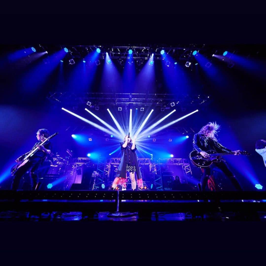 のインスタグラム：「「内田真礼Zepp ツアー2019」 札幌公演が終わり、東京へ戻ってきました。  名古屋、大阪、福岡、東京、札幌…とすべてにドラマがありました。  明日はいよいよ東京追加公演です。  実は昨日の札幌公演で、感動のあまり少し涙流してしまいました。  きっと明日はもっと涙流しそうです。  覚悟しています。」