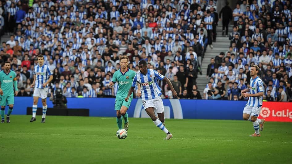 アレクサンデル・イサクさんのインスタグラム写真 - (アレクサンデル・イサクInstagram)「Very good performance last night from the team. Lets end this year in the best way! 🔵⚪️ @realsociedad」12月15日 22時44分 - alex_isak