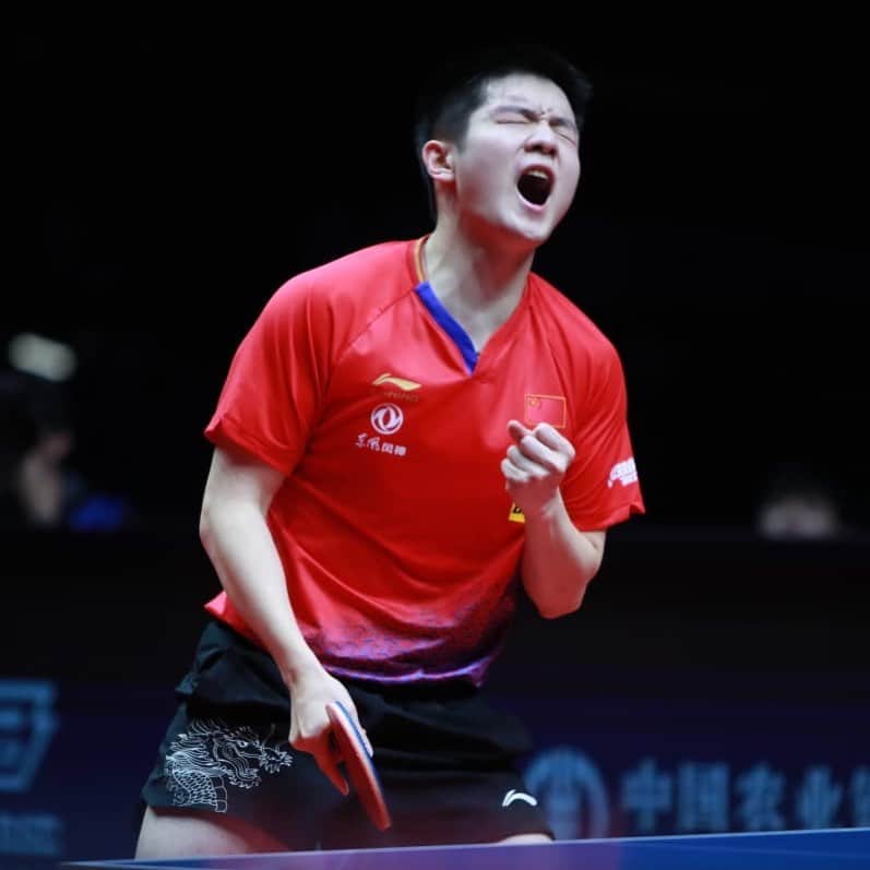 のインスタグラム：「😲🏆🙌 FAN ZHENDONG IS THE 2019 #ITTFGRANDFINALS MEN'S SINGLES CHAMPION!! WORLD-CLASS performance to defeat Ma Long 4-1 in the final 👏👏👏」