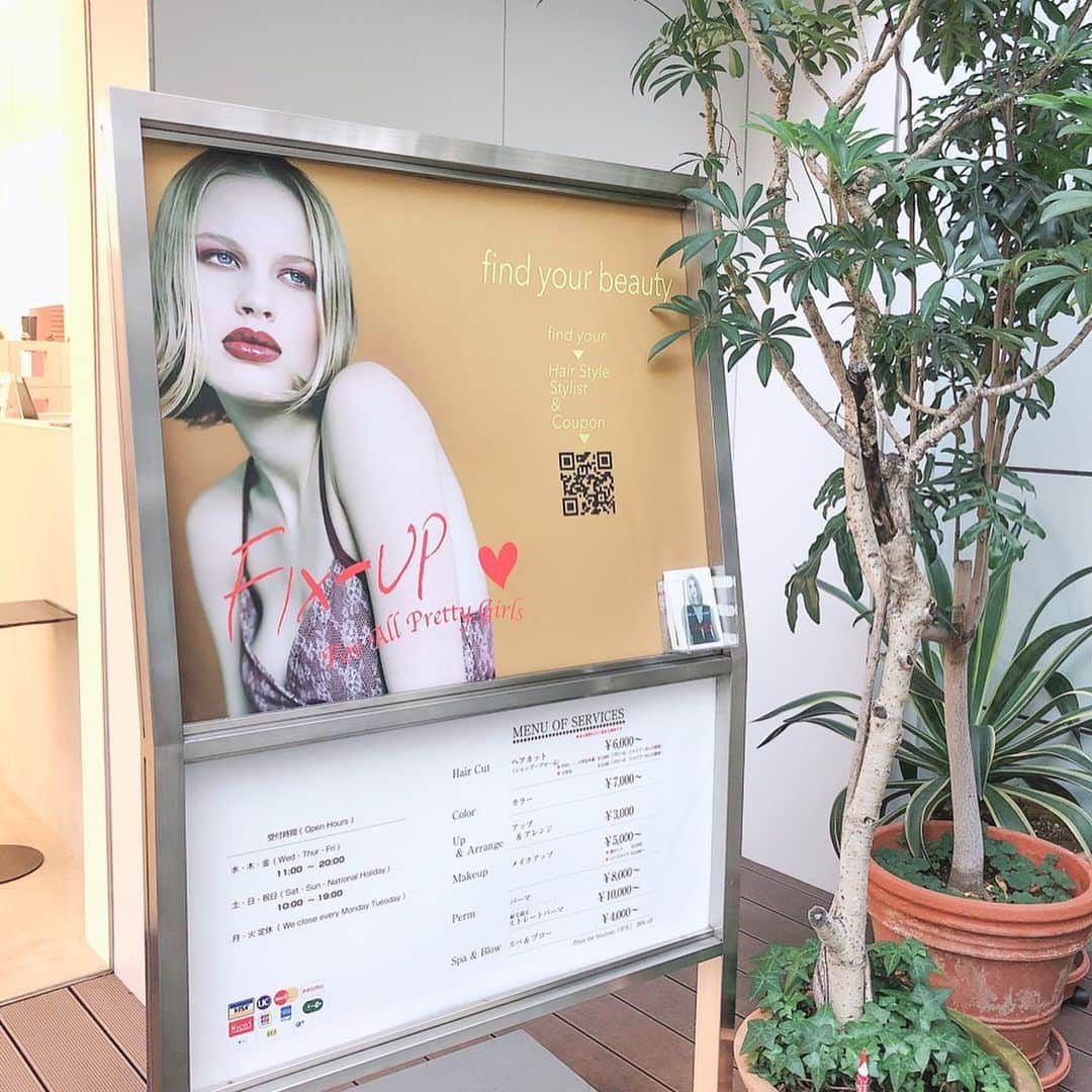 二重の女神 まあささんのインスタグラム写真 - (二重の女神 まあさInstagram)「.﻿ 初めましてのサロンさん💇‍♀️﻿ 𝐹𝐼𝑋-𝑈𝑃 渋谷店　@fix_upbeauty .﻿ ﻿ 今回、#バレイヤージュ をオーダー。﻿ とっても綺麗なカラーにして頂きました🙏﻿ ﻿ 担当してくださった土屋さん🧒🏽﻿ @mayu-ly .﻿ ありがとうございました🙇‍♀️💗﻿ ﻿ ﻿ 渋谷と青山の間の住宅街にあり、﻿ とても清潔感のある#美容院 だったよ✨﻿ ﻿ 東京都渋谷区渋谷1-6-10 ＠Qﾋﾞﾙ　1F﻿ TEL 080-8083-7492﻿ ﻿ 銀座にも店舗🏢あるよ♡﻿ ﻿ ﻿ #newhair #haircolor #hairstyle #hairsalon #shibuya #aoyama #fixup_shibuya #beauty #pr #ヘアカラー #ハイトーンカラー #ハイライト #渋谷美容室 #外国人風カラー #コラボベース #ロングヘア #地毛」12月15日 22時39分 - maasa.05
