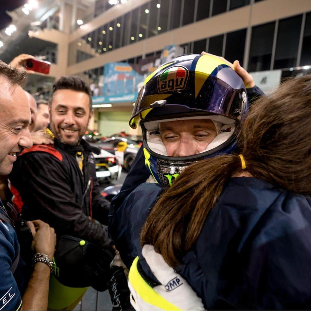 バレンティーノ・ロッシさんのインスタグラム写真 - (バレンティーノ・ロッシInstagram)「Great race and fantastic result at the Gulf 12 hours🏆 #Gulf12hours」12月15日 22時48分 - valeyellow46