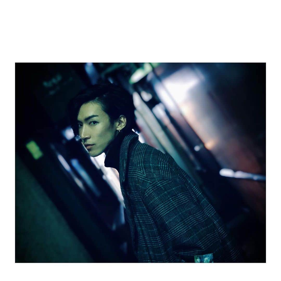 伊藤澄也さんのインスタグラム写真 - (伊藤澄也Instagram)「. #新しい宣材写真#写真#ポートレート#カメラ」12月15日 22時48分 - sumiya.ito