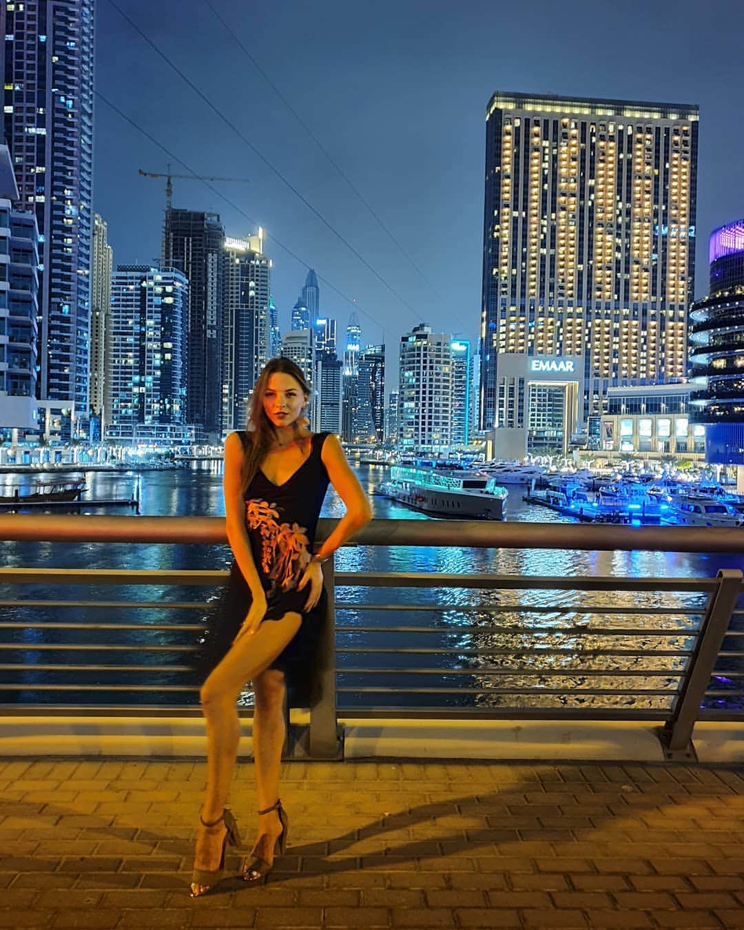 メリティナ・スタニウタさんのインスタグラム写真 - (メリティナ・スタニウタInstagram)「She didn't walk just on the wild side ,she lived there dancing in the streets and setting fire on its sky ⠀ #dubai #emirates #dress #evening #girl #legs #heels #dubaimarina #samsungbelarus #galaxynote10plus」12月15日 22時56分 - melitinastaniouta