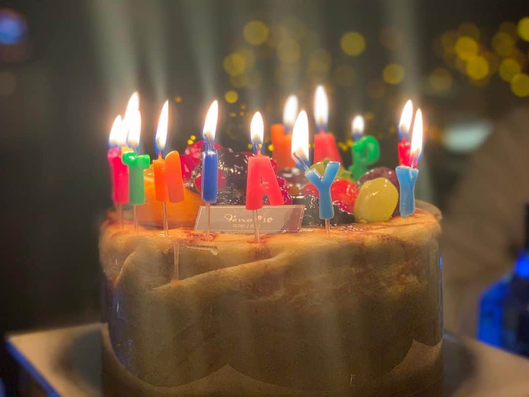 キュリ さんのインスタグラム写真 - (キュリ Instagram)「HAPPY B-DAY🎂🎈 얼굴이 빨개..ㅋ」12月15日 23時03分 - qtfreet