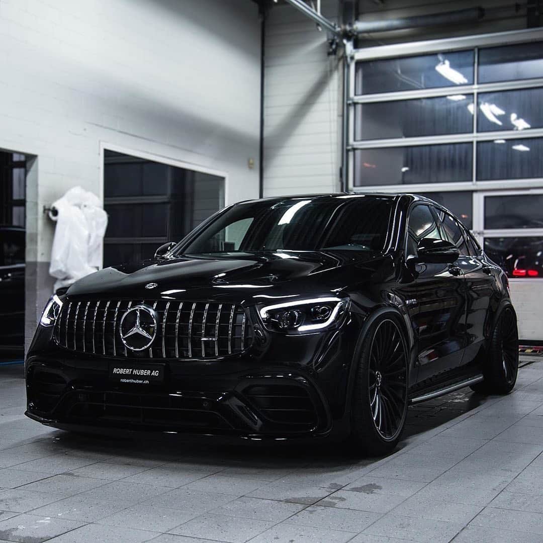 CarsWithoutLimitsさんのインスタグラム写真 - (CarsWithoutLimitsInstagram)「Murdered Out GLC 63s AMG Would you buy this ?? Photo @srs_swissrichstreets  #carswithoutlimits #mercedesamg #glc63s #amg」12月15日 23時05分 - carswithoutlimits