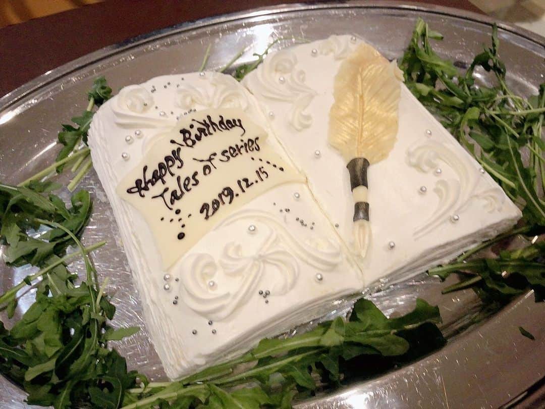 寺田真珠さんのインスタグラム写真 - (寺田真珠Instagram)「テイルズ24周年ということで、 素敵すぎるケーキが。  おめでとうございます。  余韻に浸ります。  #テイルズ #tov」12月15日 23時18分 - shinju_terada