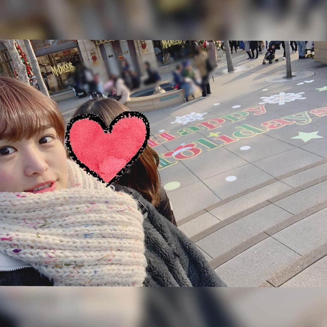 伊藤かりんさんのインスタグラム写真 - (伊藤かりんInstagram)「. . . 友達とクリスマスディズニー🎄✨ . シーに行ったんだけど、 ツリーと夕焼けがとっても綺麗だった😆💖 . . . 混んでる日だったのに、 奇跡的に大好きなレストラン リストランテ・ディ・カナレットの 予約が取れたので優雅なランチ🍝✨🇮🇹 . 今の限定メニューの ウニのクリームソーススパゲッティが 最高に美味しかった🥳 . あと同じレストランの期間限定の ヘーゼルナッツミルクのホットカクテルも 美味しかったなあ〜☕️(写真3枚目) 成人してる方はぜひ😆💖 . . . #東京ディズニーシー #東京ディズニーリゾート #tokyodisneysea #tokyodisneyresort #tds #disneychristmas」12月15日 23時19分 - karin___ito