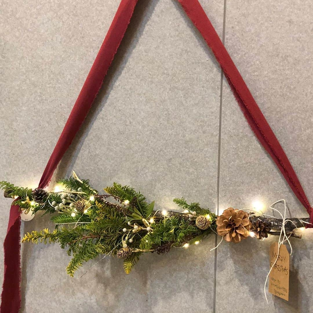 ユン・ウネさんのインスタグラム写真 - (ユン・ウネInstagram)「처음 만들었던 Christmas Wreath &garland decoration아이들☺️🤩Bye~잘가~🎄💕」12月15日 23時11分 - y1003_grace