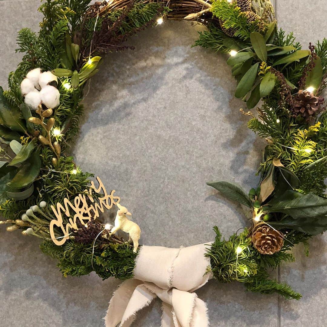 ユン・ウネさんのインスタグラム写真 - (ユン・ウネInstagram)「처음 만들었던 Christmas Wreath &garland decoration아이들☺️🤩Bye~잘가~🎄💕」12月15日 23時11分 - y1003_grace