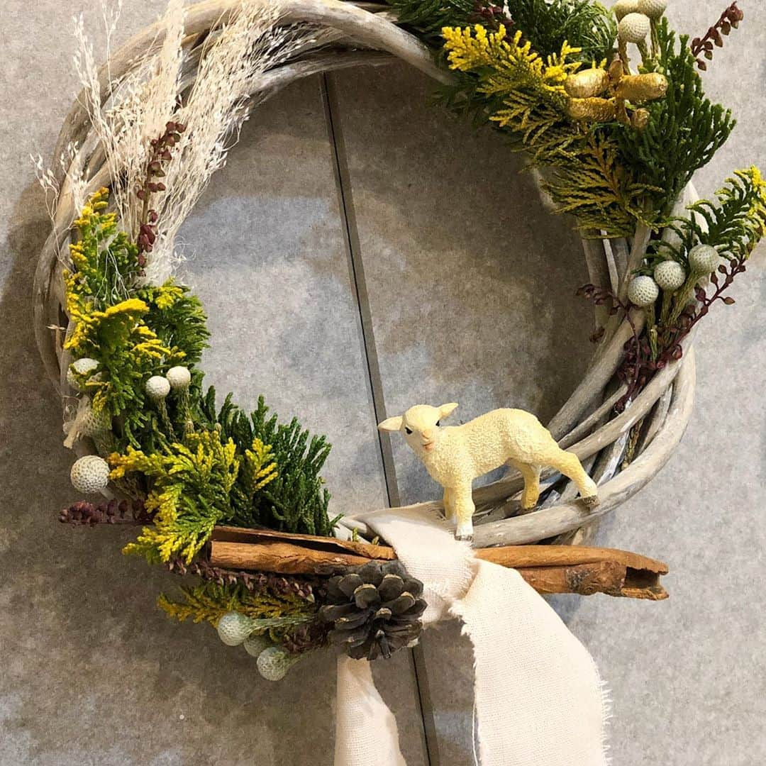 ユン・ウネさんのインスタグラム写真 - (ユン・ウネInstagram)「처음 만들었던 Christmas Wreath &garland decoration아이들☺️🤩Bye~잘가~🎄💕」12月15日 23時11分 - y1003_grace