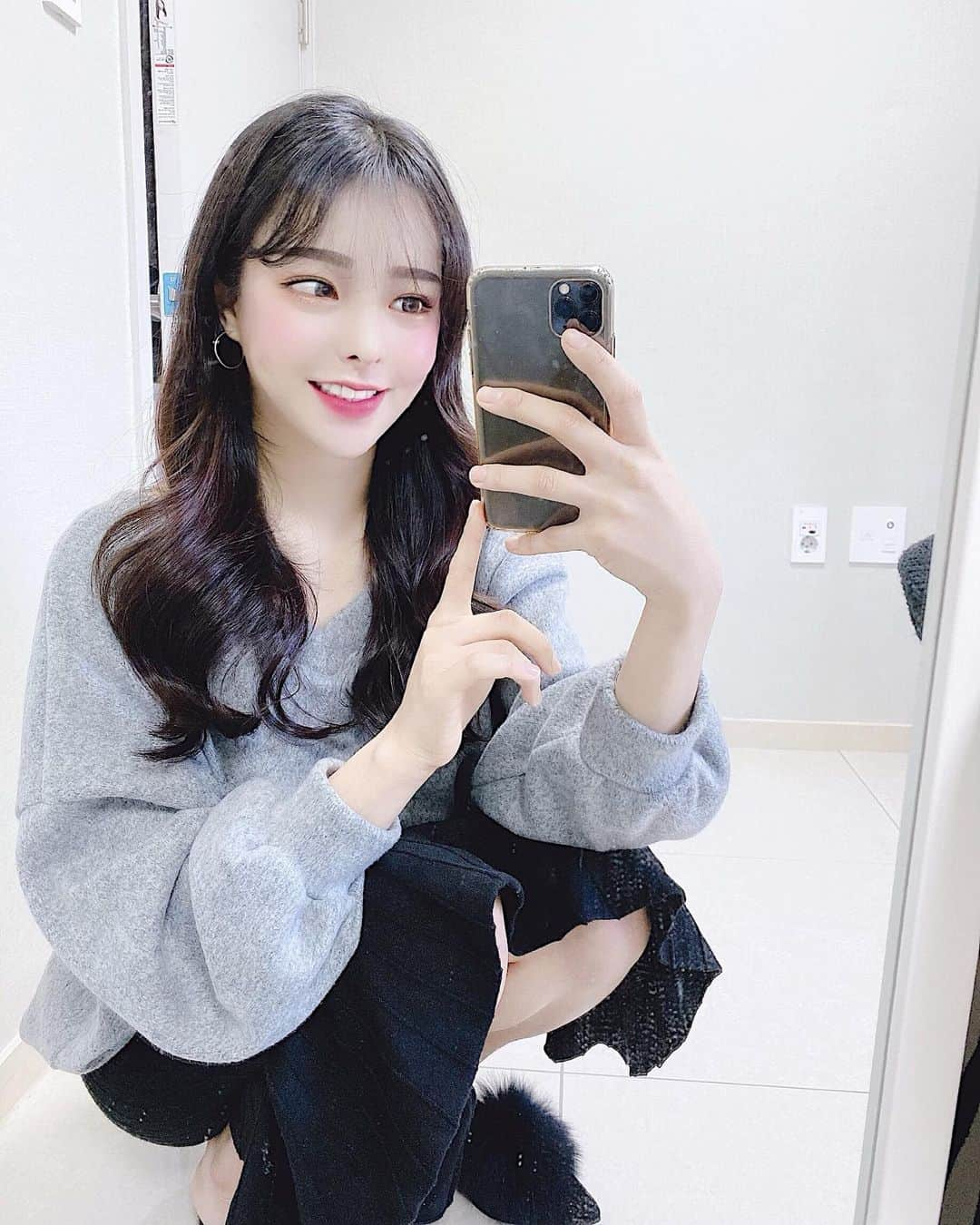 ダユンさんのインスタグラム写真 - (ダユンInstagram)「요즘 #ootd  춥다고 편하게만 입었는데 요즘은 예쁘게 꾸미고 다닐려고 노력중 . . . #에이블리 #다윤데일리룩 @ably_official」12月15日 23時12分 - 2__yun__2