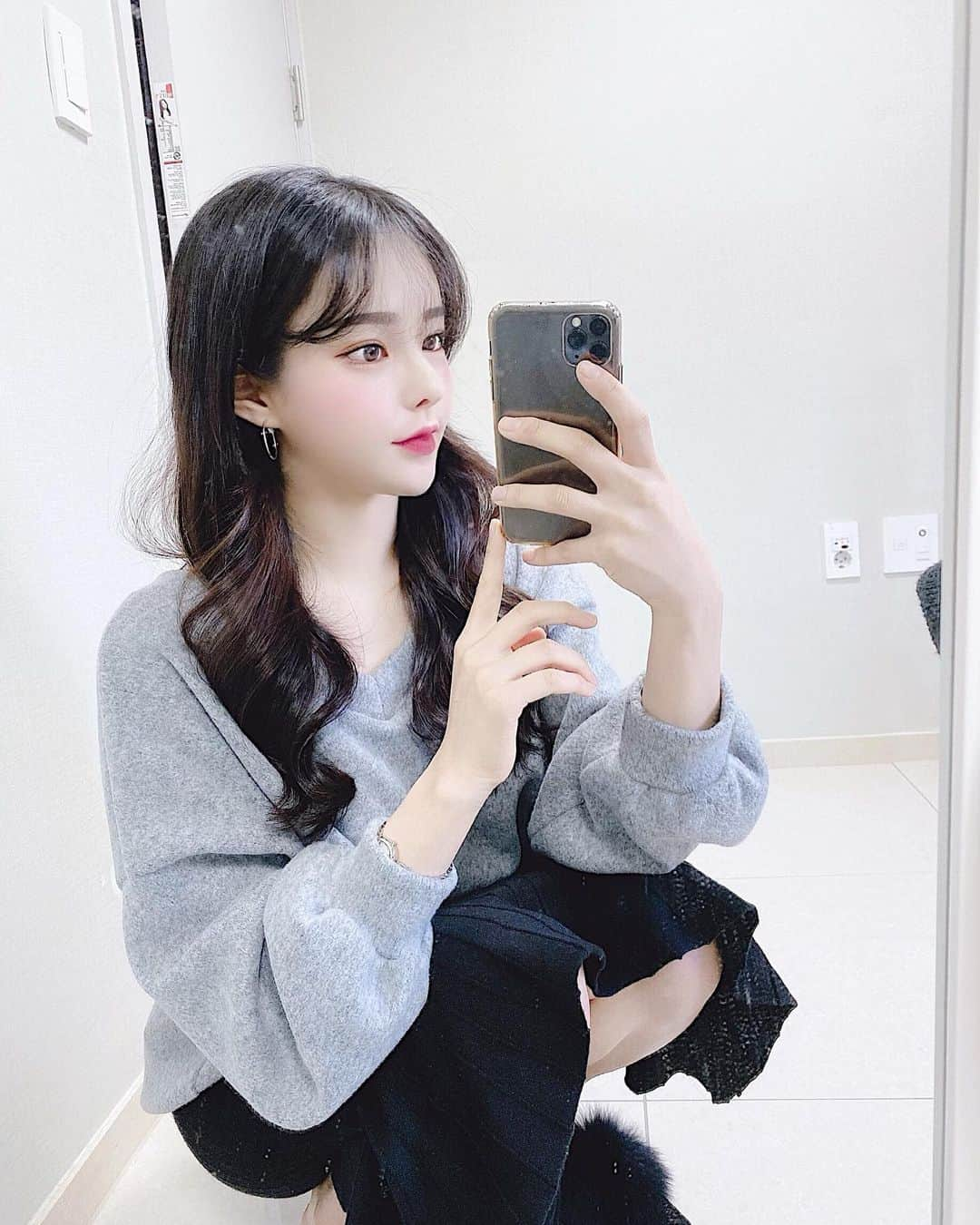 ダユンさんのインスタグラム写真 - (ダユンInstagram)「요즘 #ootd  춥다고 편하게만 입었는데 요즘은 예쁘게 꾸미고 다닐려고 노력중 . . . #에이블리 #다윤데일리룩 @ably_official」12月15日 23時12分 - 2__yun__2