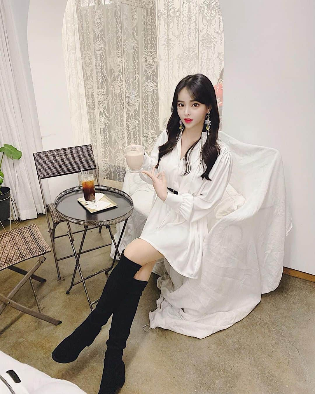 ダユンさんのインスタグラム写真 - (ダユンInstagram)「요즘 #ootd  춥다고 편하게만 입었는데 요즘은 예쁘게 꾸미고 다닐려고 노력중 . . . #에이블리 #다윤데일리룩 @ably_official」12月15日 23時12分 - 2__yun__2