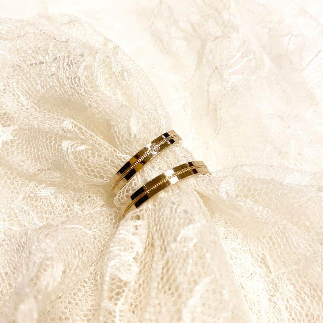 JKプラネット銀座.表参道.福岡|結婚指輪セレクトショップさんのインスタグラム写真 - (JKプラネット銀座.表参道.福岡|結婚指輪セレクトショップInstagram)「💍 @jkplanet.jewelry  Honey Bride《Lemon》 ブランド独自のカラー、ハニーイエローゴールド。 とても肌馴染みがいいので普段使いがとてもしやすいデザイン♪ 鍛造製法で作られた強度の強く変形しにくいマリッジリングです。 . JKPlanet（@jkplanet.jewelry）銀座本店・表参道店・横浜元町店・福岡天神店・熊本上通店・宮崎橘通り店・鹿児島天文館店にて取り扱い。 . #JKPlanet #JKプラネット #結婚指輪のセレクトショップ #HoneyBride  #ハニーブライド #結婚指輪 #マリッジリング #ブライダルリング #リング #ウェディング #結婚準備 #プレ花嫁 #ジュエリーショップ #宝石店 #銀座結婚指輪 #表参道結婚指輪 #原宿結婚指輪 #横浜結婚指輪 #福岡結婚指輪 #熊本結婚指輪 #鹿児島結婚指輪 #宮崎結婚指輪 #鍛造リング #プレ花嫁 #日本中のプレ花嫁さんと繋がりたい #結婚對戒 #結婚戒指  #結婚指輪探し #結婚指輪選び #weddingring」12月15日 23時16分 - jkplanet.jewelry