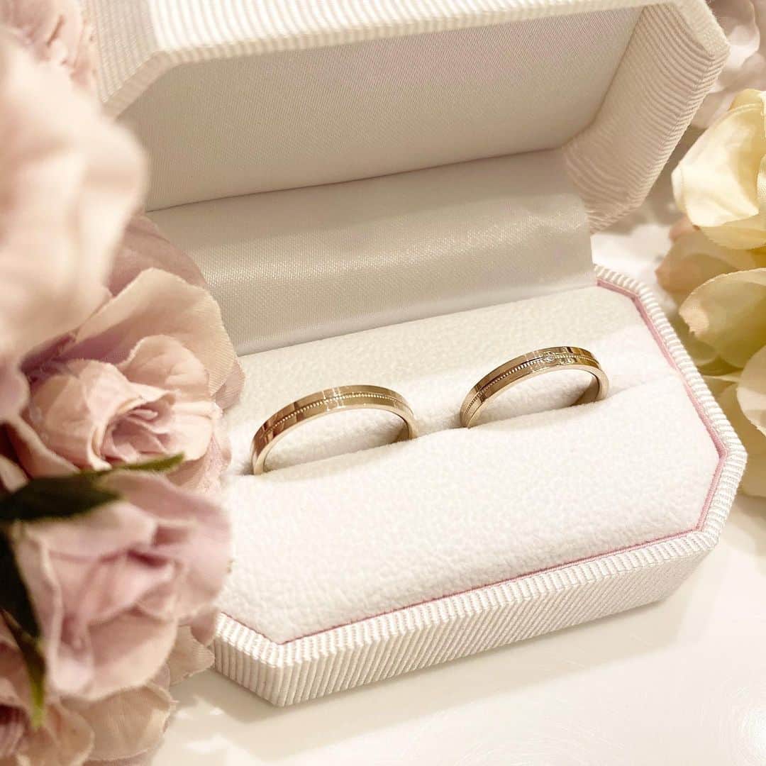 JKプラネット銀座.表参道.福岡|結婚指輪セレクトショップさんのインスタグラム写真 - (JKプラネット銀座.表参道.福岡|結婚指輪セレクトショップInstagram)「💍 @jkplanet.jewelry  Honey Bride《Lemon》 ブランド独自のカラー、ハニーイエローゴールド。 とても肌馴染みがいいので普段使いがとてもしやすいデザイン♪ 鍛造製法で作られた強度の強く変形しにくいマリッジリングです。 . JKPlanet（@jkplanet.jewelry）銀座本店・表参道店・横浜元町店・福岡天神店・熊本上通店・宮崎橘通り店・鹿児島天文館店にて取り扱い。 . #JKPlanet #JKプラネット #結婚指輪のセレクトショップ #HoneyBride  #ハニーブライド #結婚指輪 #マリッジリング #ブライダルリング #リング #ウェディング #結婚準備 #プレ花嫁 #ジュエリーショップ #宝石店 #銀座結婚指輪 #表参道結婚指輪 #原宿結婚指輪 #横浜結婚指輪 #福岡結婚指輪 #熊本結婚指輪 #鹿児島結婚指輪 #宮崎結婚指輪 #鍛造リング #プレ花嫁 #日本中のプレ花嫁さんと繋がりたい #結婚對戒 #結婚戒指  #結婚指輪探し #結婚指輪選び #weddingring」12月15日 23時16分 - jkplanet.jewelry