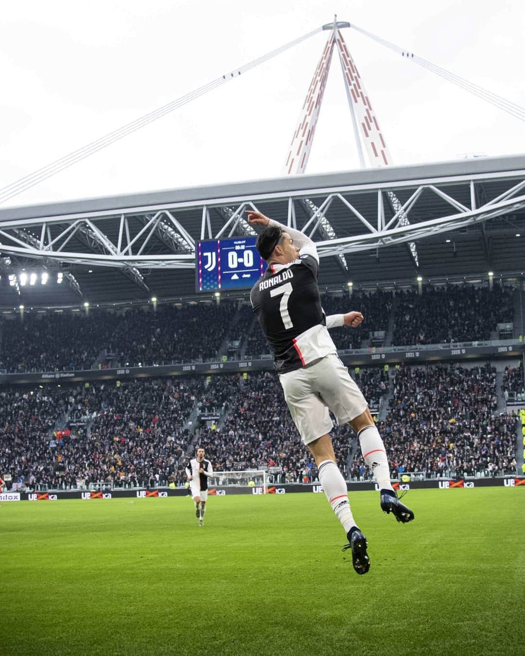 ユヴェントスFCさんのインスタグラム写真 - (ユヴェントスFCInstagram)「⏰🔥 It's SIUUUU time again at Allianz Stadium... #JuveUdinese #FinoAllaFine」12月15日 23時26分 - juventus