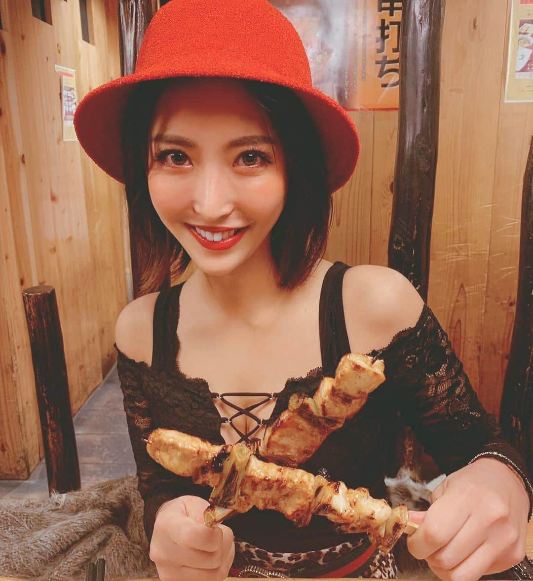 水川スミレさんのインスタグラム写真 - (水川スミレInstagram)「土晩の渋谷をなめていて ことごとくどこも満席で 最終何億年ぶりの　鳥貴族。 意外に楽しくではしゃいでるご様子  コスパ素晴らしいですなあ 味はおいといて アテがあればもお幸せそこはヘブン。  #鳥貴族」12月15日 23時30分 - mizukawasumire