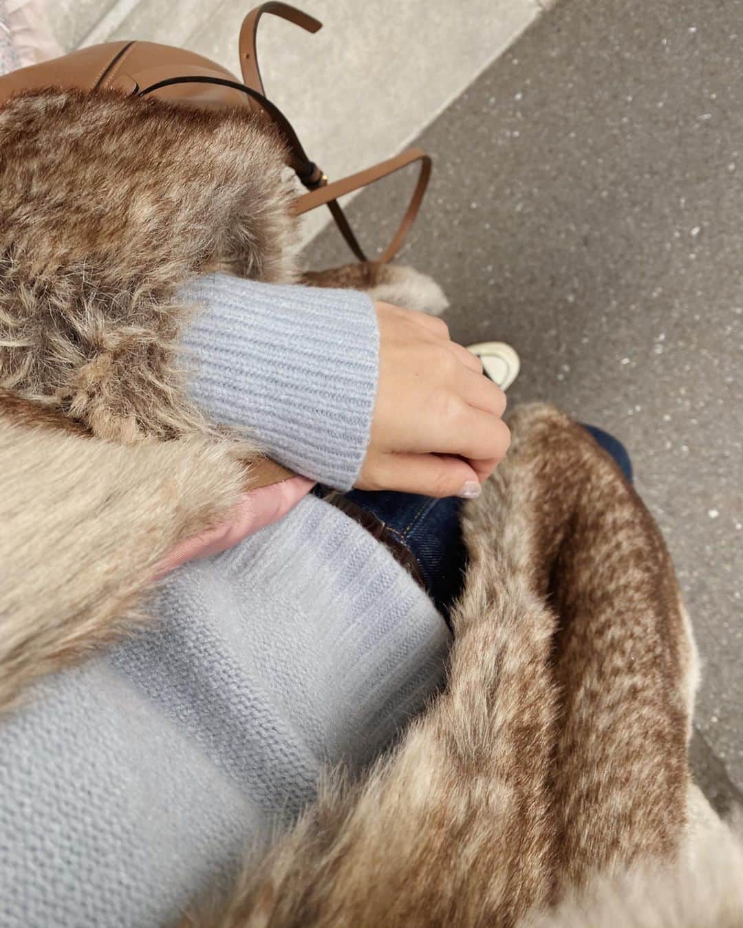 目見田早弥子さんのインスタグラム写真 - (目見田早弥子Instagram)「| ❄️ セーラー襟のカワイイknit。 肩のポップコーンと長いリブ袖もお気に入り。 柔らかくて肌触りが良いので 娘を抱っこしてもチクチクしなくて嬉しいです⚐ @honeymihoney_official #honeymihoney #honeymihoneystyle#ハニーミーハニー#セーラーニットプルオーバー#knit#ootd#honey164cm」12月15日 23時35分 - sayako_memida