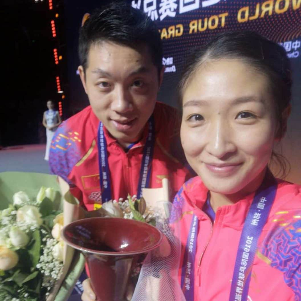 ITTF Worldさんのインスタグラム写真 - (ITTF WorldInstagram)「Send your Congratulations to all our 2019 #ITTFGrandFinals Champions! 👇 . 📸#GoldenSelfie😁」12月15日 23時39分 - wtt